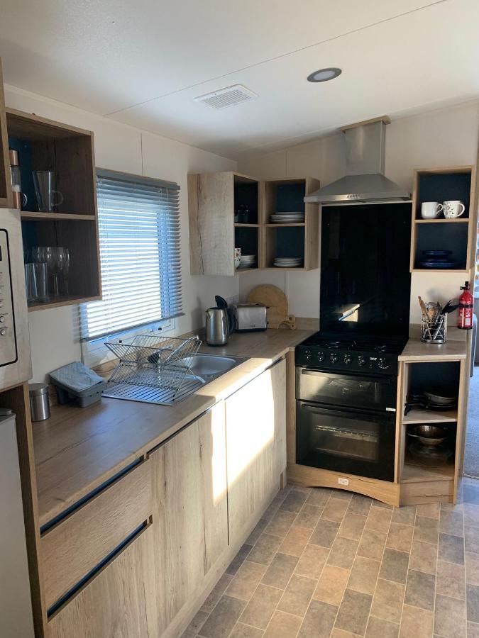 Mv7 Suffolk Sands Holiday Park 费利克斯托 外观 照片